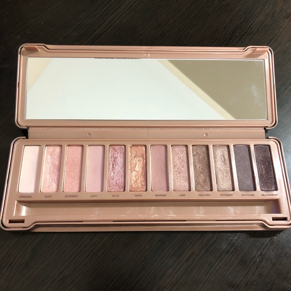 SOLD Urban Decay Naked 3 Eyeshadow Palette